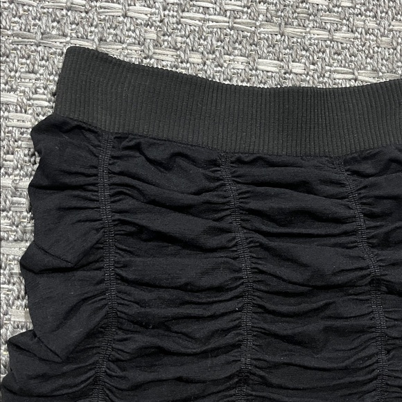 Black Ruched Mini Skirt - Picture 2 of 4